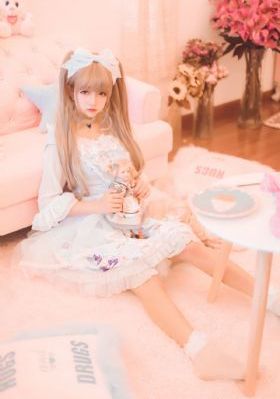 女大学生的沙龙室1_HD免费全集观看